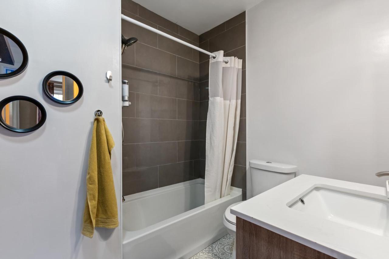 Pristine Townhouse With Rooftop Deck Near Canton! Балтимор Екстериор снимка