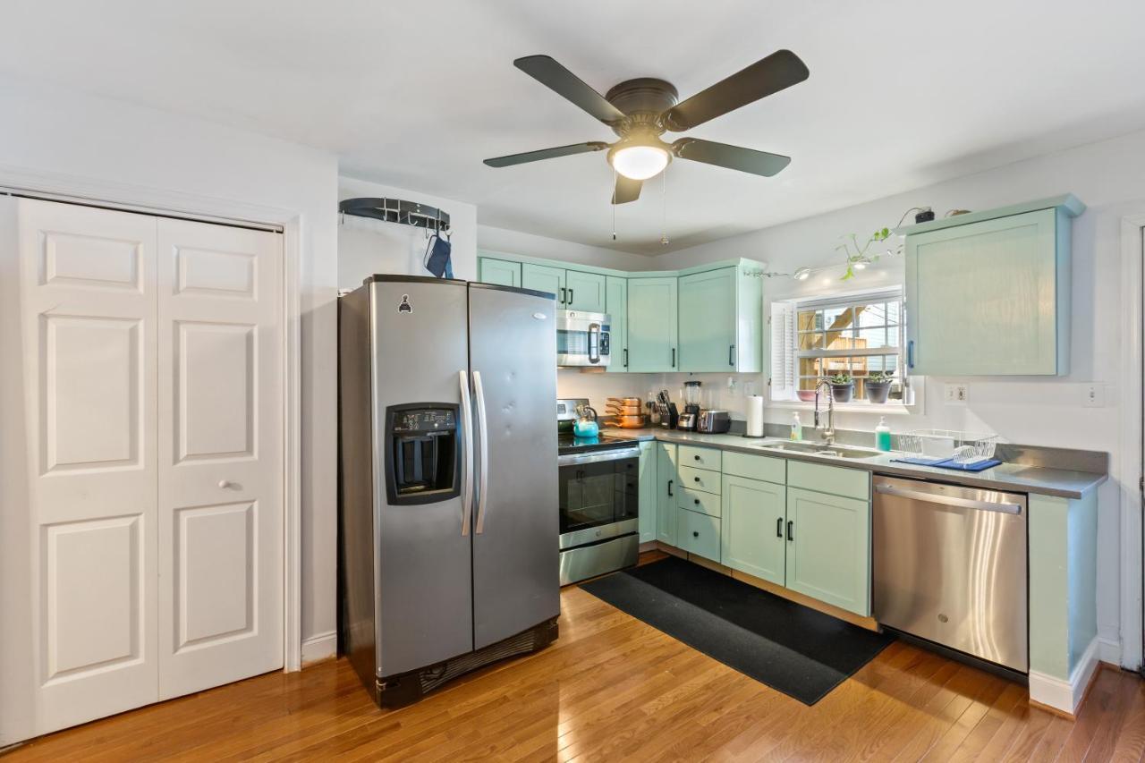 Pristine Townhouse With Rooftop Deck Near Canton! Балтимор Екстериор снимка