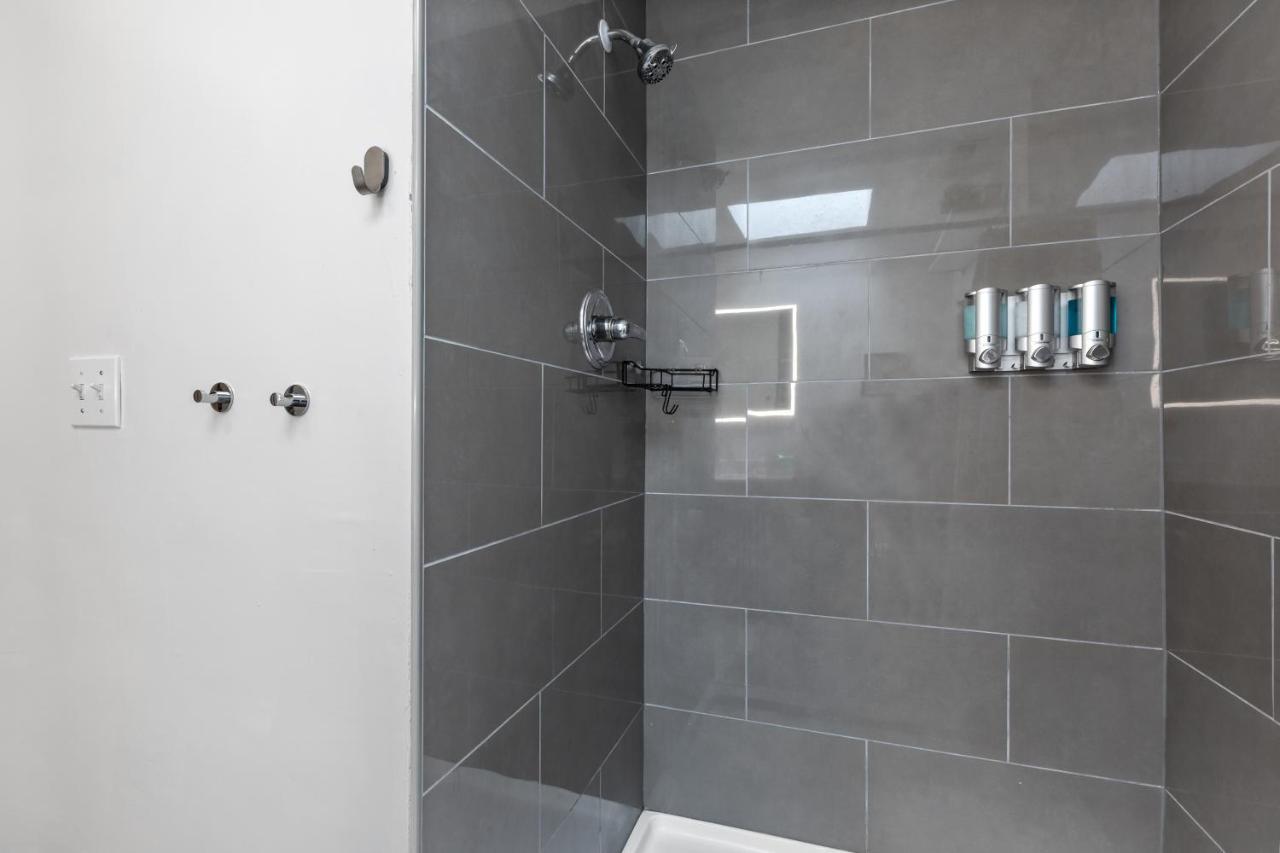 Pristine Townhouse With Rooftop Deck Near Canton! Балтимор Екстериор снимка