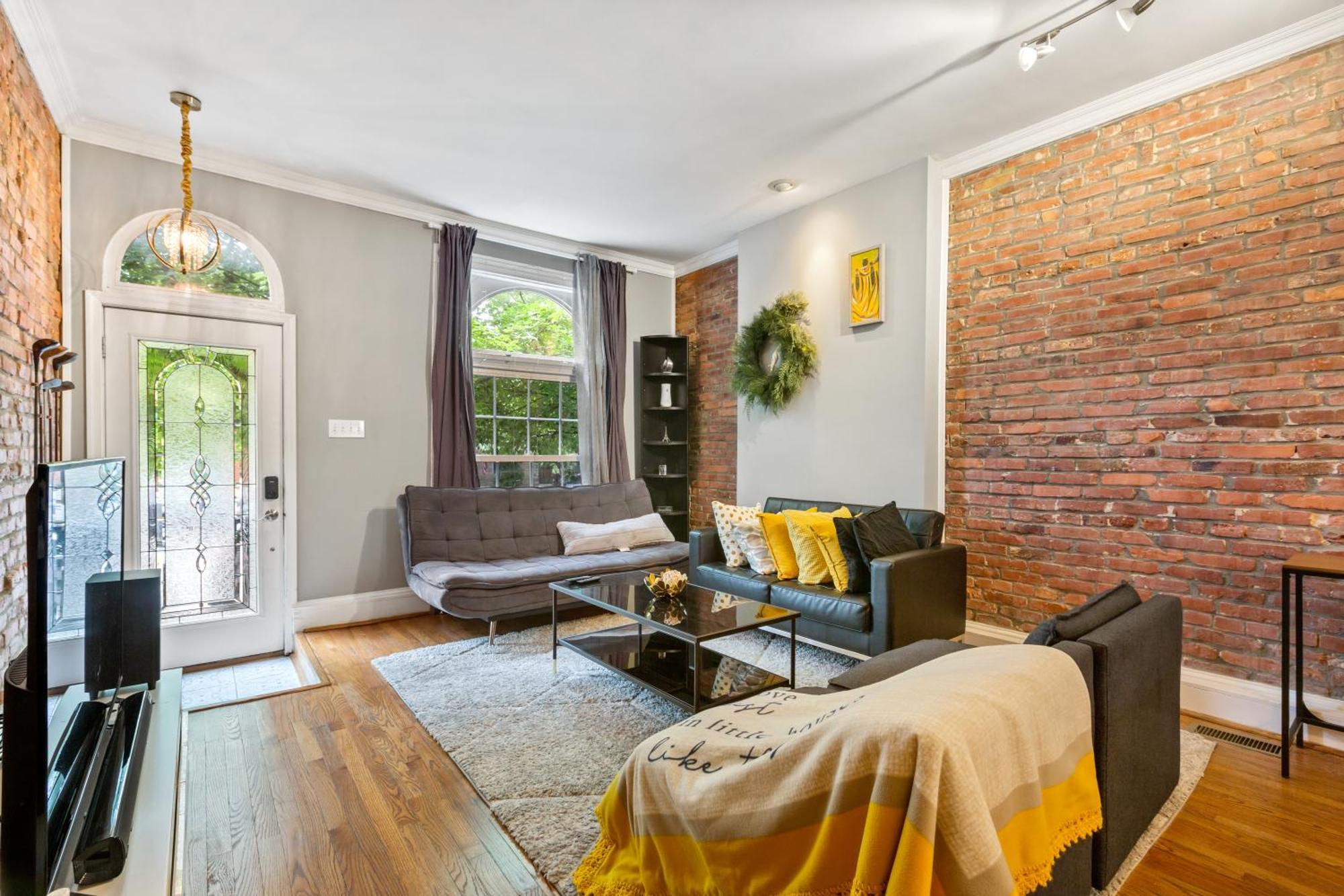 Pristine Townhouse With Rooftop Deck Near Canton! Балтимор Екстериор снимка